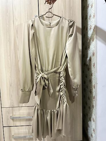 Вечерние платья: Вечернее платье, Коктейльное, Короткая модель, Атлас, С рукавами, M, S — 1