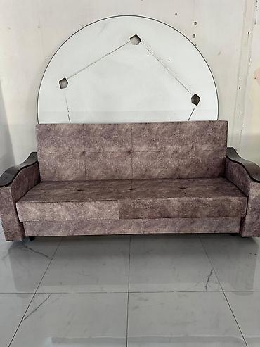 sofa: Прямой диван в современном стиле - Компактный трехместный диван с — 1