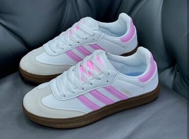 Çəkmələr: Adidas, Ölçü: 37, rəng - Ağ, Yeni