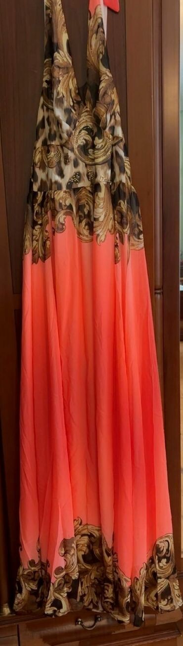 Ziyafət donları: Ziyafət geyimlərinin satışı her rengde var. Qiymetler ferqlidi. 15 azn — 12