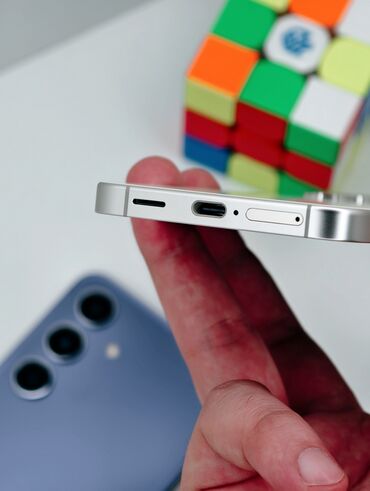 Samsung: Samsung Galaxy S24, Б/у, 256 ГБ, цвет - Белый, В рассрочку, 1 SIM, eSIM — 8