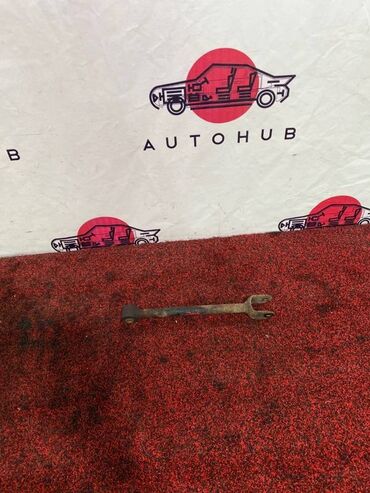 Другие автозапчасти: Задний правый рычаг Honda