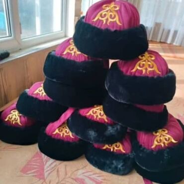 Товары и оборудование для с/х животных: Ээр,токум,тердик,ат жабуу,така мык,аркан,ремень,мешок,картошка — 24