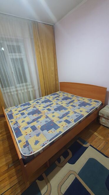 Кровати: Двуспальная кровать с матрацем,цена 3500с