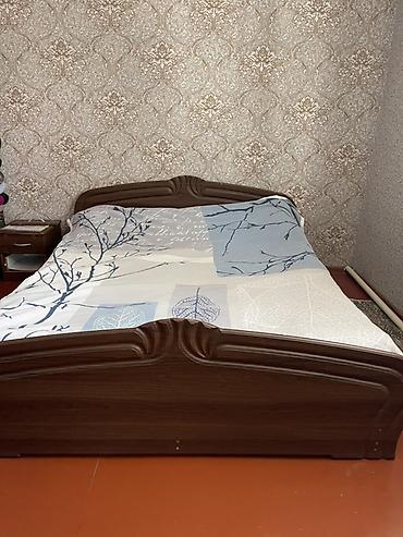 Керебеттер: Двуспальная кровать классического дизайна. - Размер спального места — 3