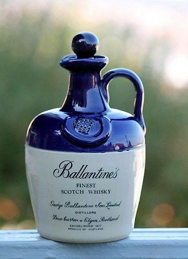 Stare vaze i dekor: Ballantines Decanter 1960s dobro poznati brend KOBALT. RETKO. Prazna — 2