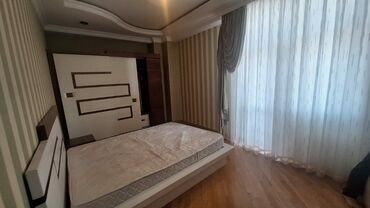 xırdalan şəhəri: Xitadalan Seheri Teze bazarin yaninda, Unibankin ustunde. 12 /5 de