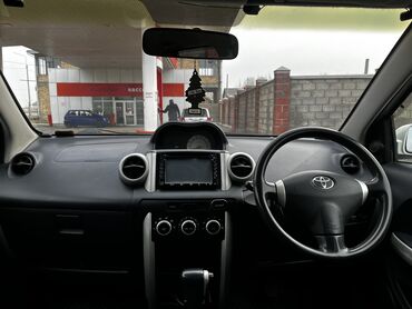 Toyota: Toyota ist: 2005 г., 1.3 л, Автомат, Бензин, Хэтчбэк