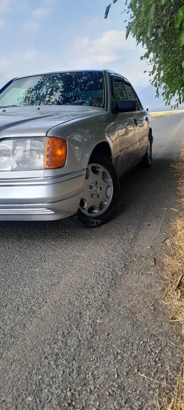 Mercedes-Benz: Mercedes-Benz W124: 2.2 l | 1993 il Sedan — 5