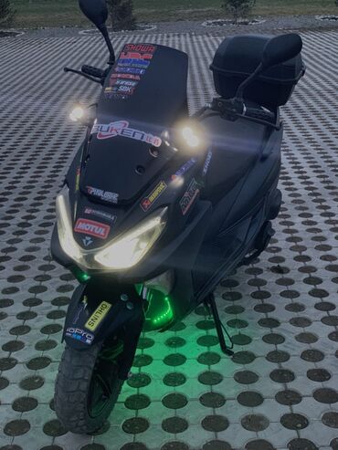 Скутеры: Тип скутера 125 куб. см, Бензин — 2