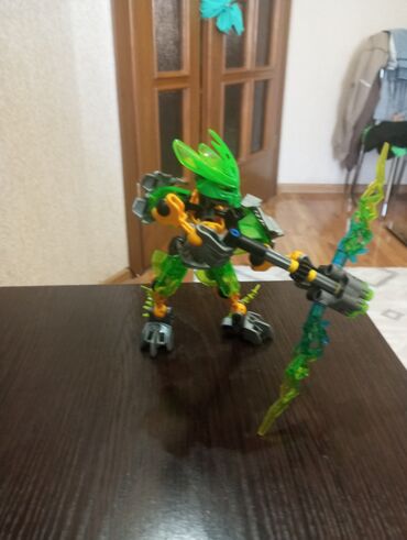 3 года: Лего Бионикл, полностью оригинал, есть паук но у него сломана лапа