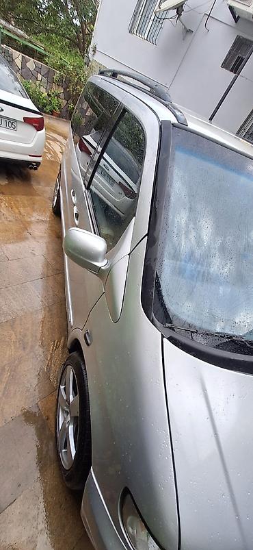 mini cps: Mercedes-Benz Vito minivan Xüsusiyyətlər: - Kuzov: gümüşü rəng, 5 — 4