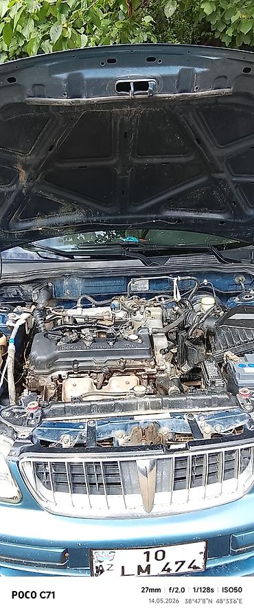 07 radiatoru: Nissan Sunny sedan - Kuzov: 4 qapılı sedan, mavi rəng - Mühərrik — 6