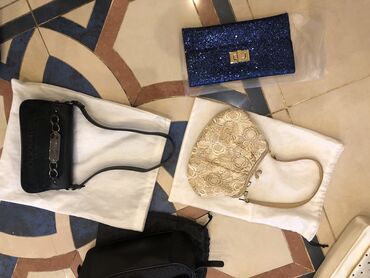 Çantalar: Chantalar,yaxshi veziyyetde. Qara roccobarocco olanlar-heresi 40 m,bej — 4