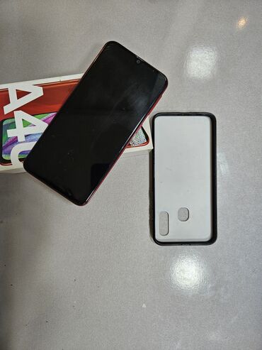 Samsung: Samsung Galaxy A40, rəng - Qırmızı, İki sim kartlı