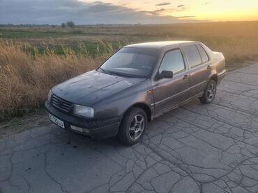 Volkswagen: Volkswagen Vento: 1992 г., 1.8 л, Механика, Бензин, Седан