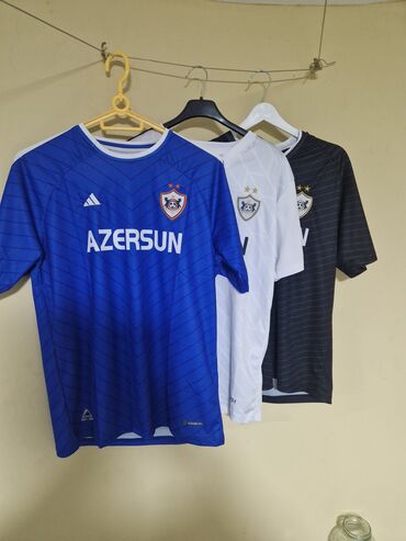 Мужская одежда: Qarabağ FK futbol köynəkləri(bir ededin qiymeti 29) - Rənglər: mavi