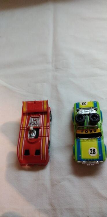 Autići: Mehanotehnika Dirkalna staza, 2 autića, 2 upravljača, 2 prave, 6 — 2
