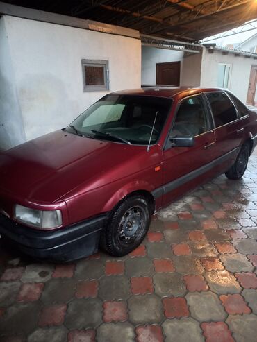 машина капейка: Volkswagen Passat: 1993 г., 1.8 л, Механика, Бензин, Седан