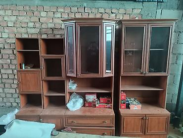 шкафы мебель: Секционная гостиная стенка из ЛДСП/МДФ в тёплом ореховом оттенке — 2
