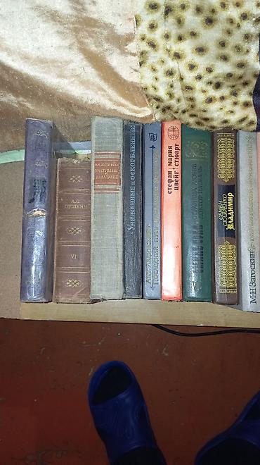 Digər: Rus dilində müxtəlif bədii və publisistik kitablar dəsti. Komplektdə — 4