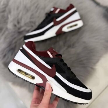 svecane haljine sa resama: Trainers