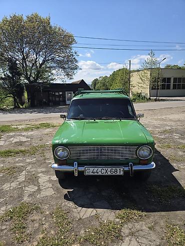 jiquli mosdu: VAZ 2102 universal, yaşıl rəngdə, dam yük rəfi ilə. Xüsusiyyətlər: - — 1