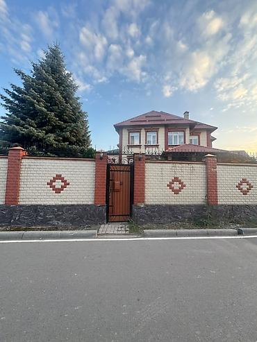 6 комнат и более, 374 м², 6 соток, Бишкек, Золотой квадрат Агентство недвижимости