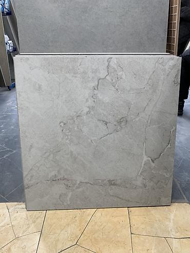 silver kitchen: Керамогранитная плита с рисунком под светло‑серый мрамор. - Формат — 1