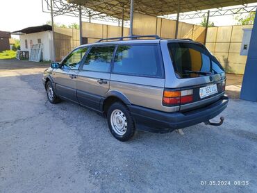 автомобиль volkswagen touareg: Volkswagen Passat: 1992 г., 1.8 л, Механика, Бензин, Универсал