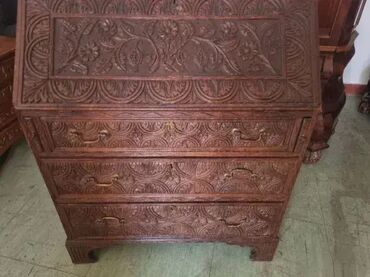 Stilski radni stolovi: Sekreter rucni rad duborez u odlicnom stanju. Visina105 cm Sirina83cm na lalafo.rs — 2 Stilski radni stolovi: Sekreter rucni rad duborez u odlicnom stanju. Visina105 cm Sirina83cm — 2