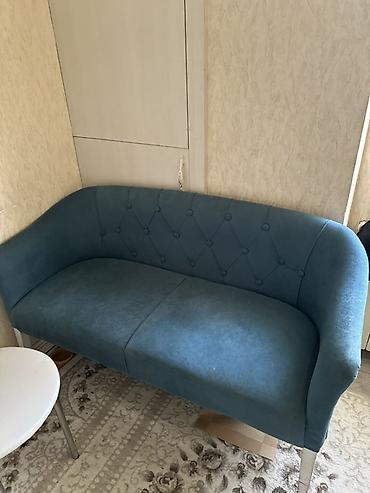 gul satisi: Mavi rəngli 2 nəfərlik divan satılır. Divan yumru kənarlı, zərif və — 1