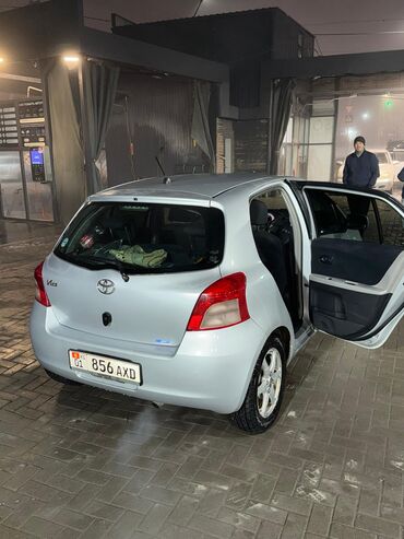 Toyota: Toyota Vitz: 2005 г., 1.3 л, Автомат, Бензин, Хэтчбэк — 13