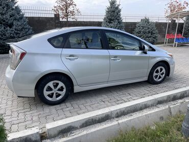 Toyota: Toyota Prius: 2014 г., 1.8 л, Автомат, Гибрид, Хэтчбэк