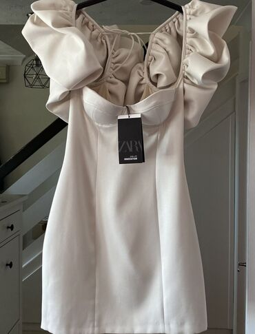 haljina icine etiketu: Zara M (EU 38), bоја - Bela, Večernji, maturski, Na bretele
