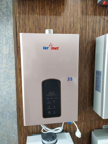 Radiatorlar: Termet markalı, 35 model, divara quraşdırılan su qızdırıcısı. Kompakt