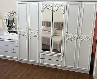 Шкафы: Шкаф для спальни в классическом стиле, белого цвета, с декоративной — 4