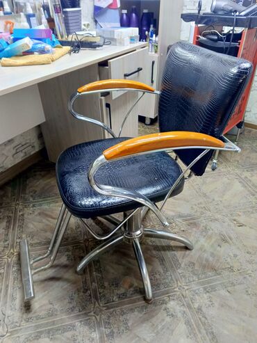 кресло парихмахерская: Кресло в отличном состоянии