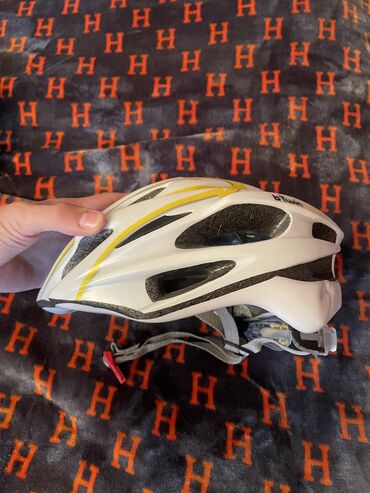шлем вело: Продаю шлем для велосипедистов подростковый от компании Btwin Racing