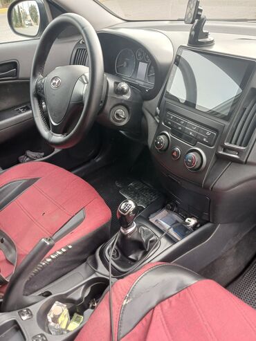 Hyundai: Hyundai i30 CW (Universal) – boz rəng, şəhər və uzun məsafələr üçün — 2