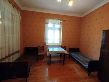 ibrahim eliyev: Bir heyetde 3 ayri ayri otaq telebe qizlara kiraye verilir .Evin her