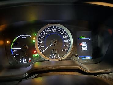 toyota corrolla: Toyota Corolla: 2019 г., 1.8 л, Автомат, Гибрид, Седан — 10
