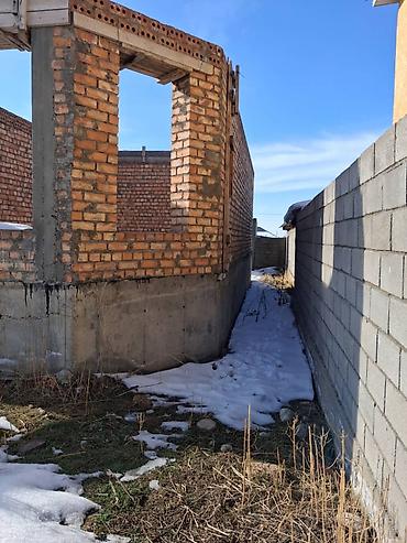 Продажа коттеджей и домов: Продается недостроенный дом(кирпич) г. Каракол, Саякбай конушу, Шаабай — 10