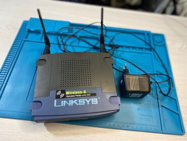 Серверы: Wi-Fi роутер Linksys .Блок питание в комлекте