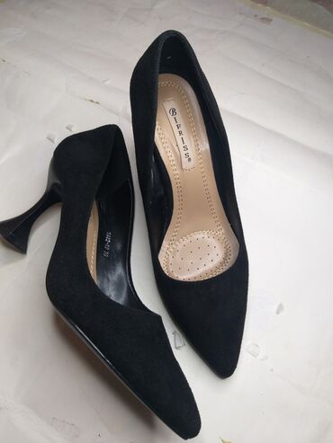 Женская обувь: Туфли 36.5, цвет - Черный