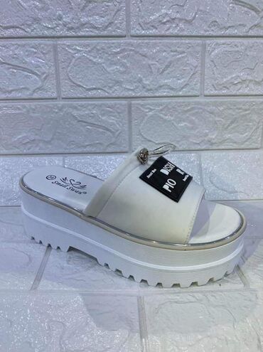 Papuče: Nova kolekcija
1600din.
36-40 — 15