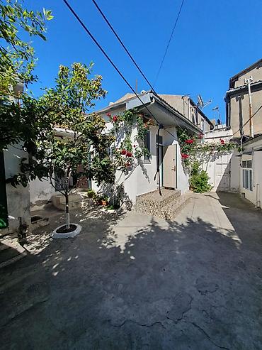 Həyət evləri və villalar: Satılır: 2 otaqlı həyət evi (şəxsi ev) Plan və sahələr: - Geniş zal — 6