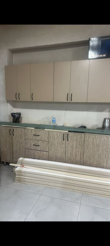 Mətbəx mebeli: Yeni metbex mebeli satilir 340azn.Olcu 2.1.Matriyal mat laminat.Unvan