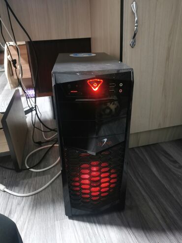 ddr 4: Компьютер, ядер - 4, ОЗУ 8 ГБ, Для несложных задач, Б/у, Intel Xeon, SSD