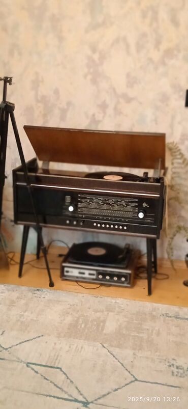 Qrammofon və patefonlar: Qrammofon iynəsi, patefeon iynəsi Qiyməti: 1 ədəd 10 manat 2 ədəd 18 — 4